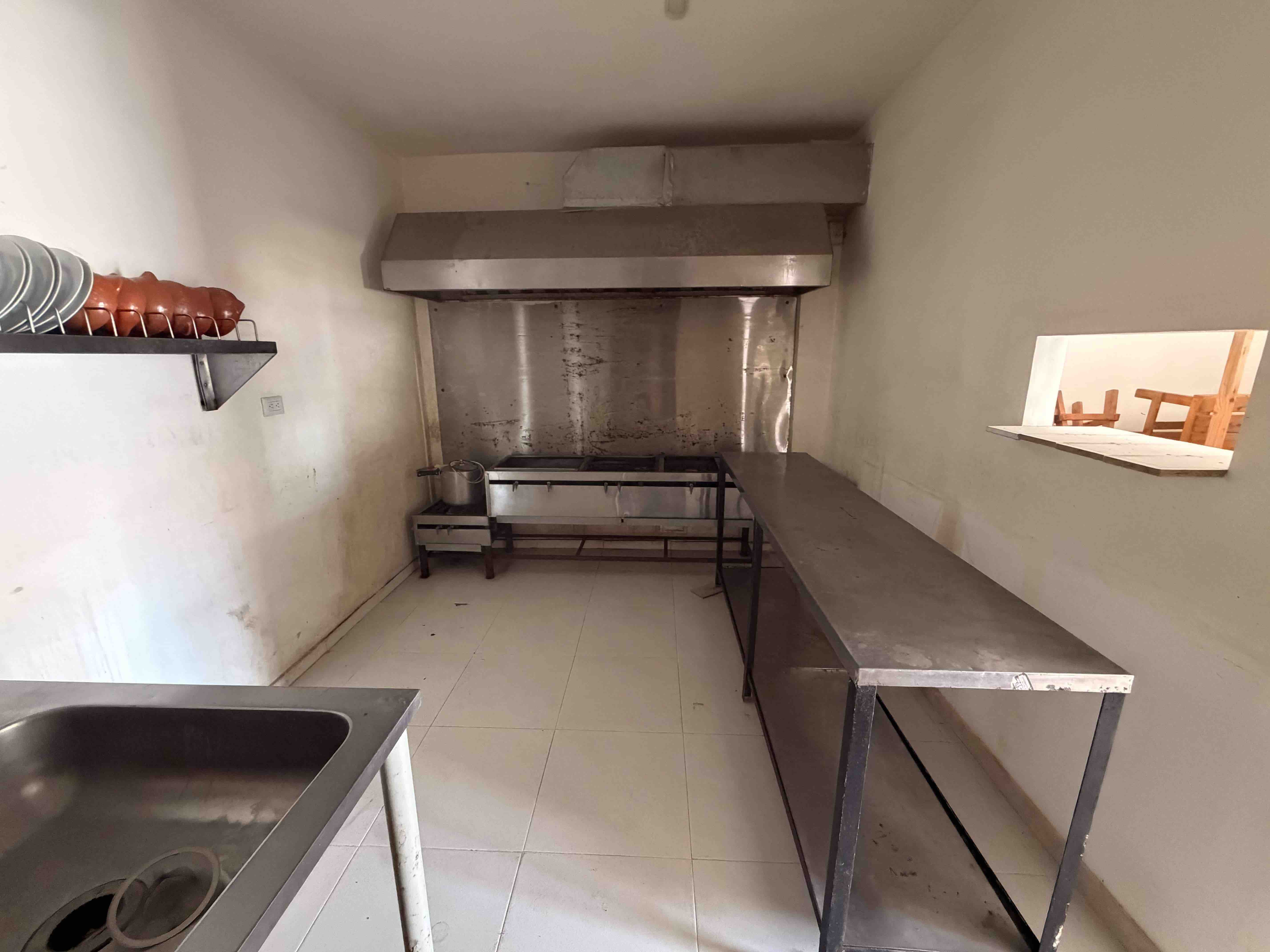 LOCAL 6 / LAS MERCEDES